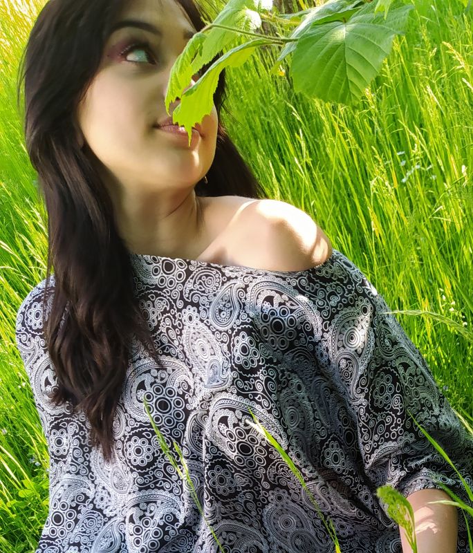 Dámské letní pončo a vzdušná halenka z viskózy v jednom, barva černá, bílý paisel