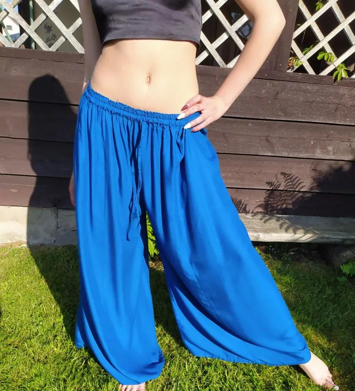 Vzdušné palazzo kalhoty z chladivé viskózy, barva modrá