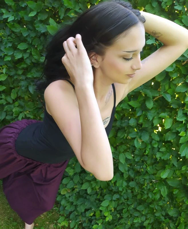 Vzdušné palazzo kalhoty z chladivé viskózy, barva tmavě vínová